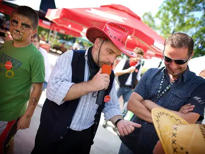 Animator zabaw z mikrofonem - Park Atrakcji Country Zagroda - Dmuchańce Wynajem