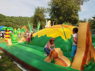 Miękka góra - Park Atrakcji Jaskiniowcy - Dmuchańce Wynajem