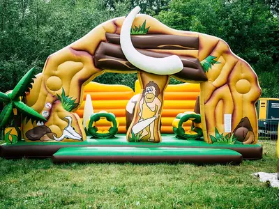 Plac zabaw Jaskiniowcy - Park Atrakcji Jaskiniowcy - Dmuchańce Wynajem