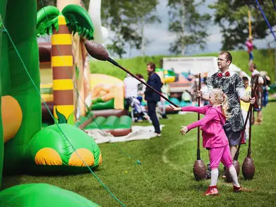 Polowanie na dinozaura - Park Atrakcji Jaskiniowcy - Dmuchańce Wynajem