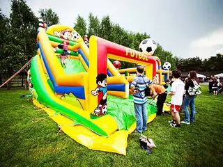 Zjeżdżalnia Futbol - Dmuchańce Wynajem